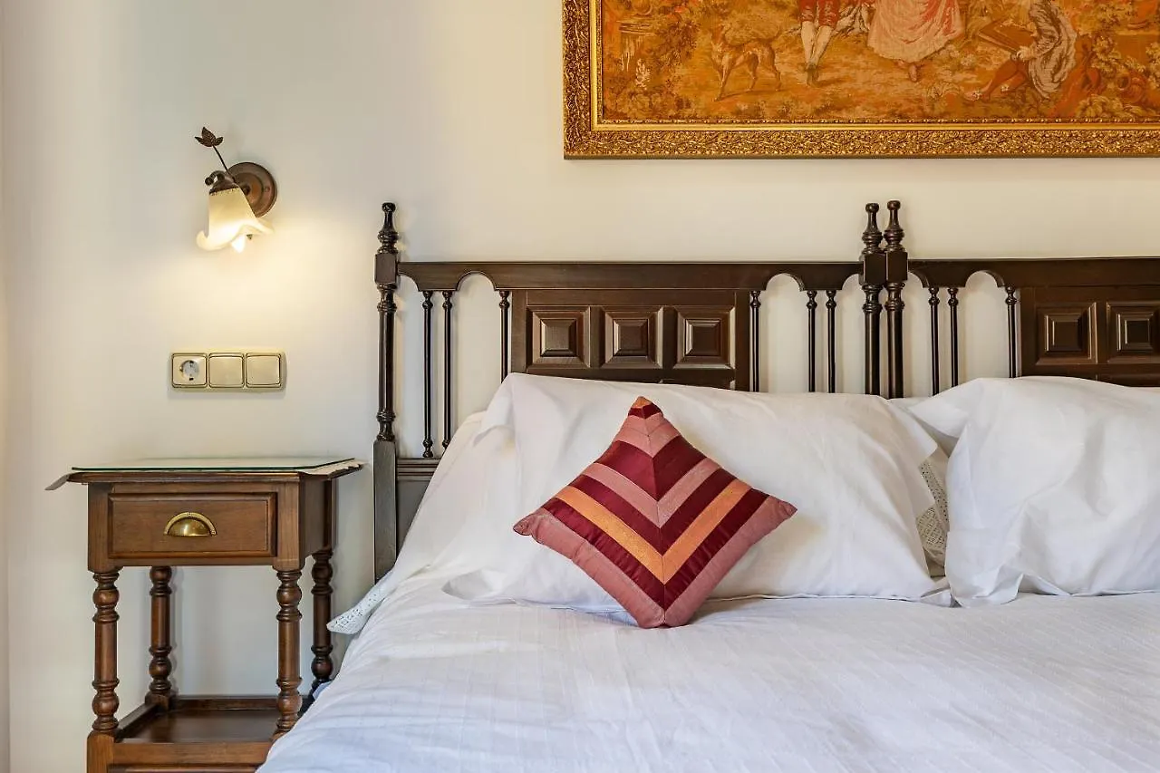 Casa Rural En El Centro De Nigueelas Holiday home