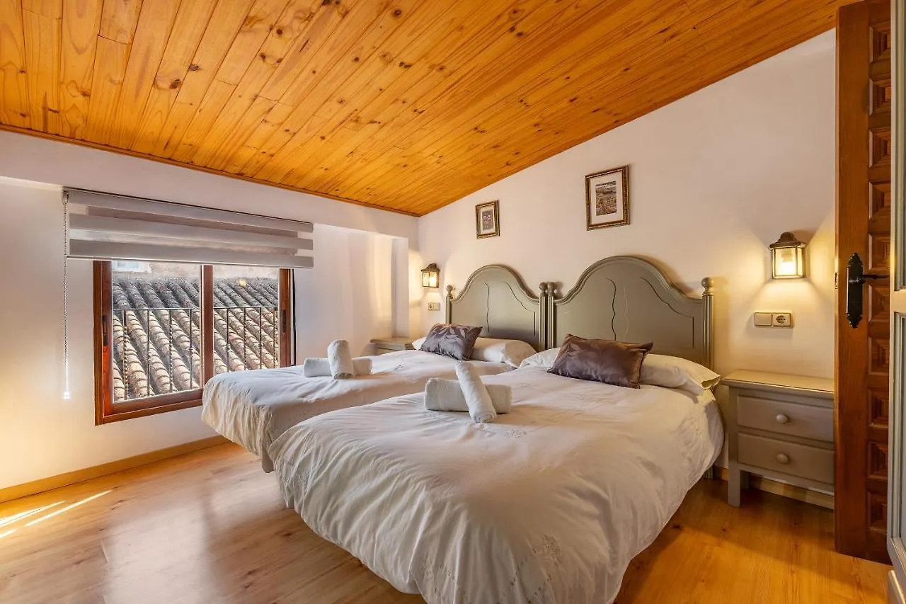 Casa Rural En El Centro De Nigueelas Holiday home